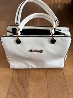 ホワイト ハンドバッグ ゴールドロゴ