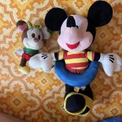 ミッキーマウスとミニーマウスのぬいぐるみセット