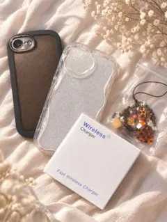 iPhone17eケース➕ワイヤレス充電器、ストラップset