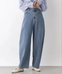 カーブデニムパンツ