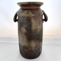【作家物】備前焼 信楽風 耳付花入 花瓶 飾壺 箆彫 窯印あり 作家物】備前焼 信楽風 耳付花入 花瓶 飾壺 箆彫 窯印あり - メルカリ