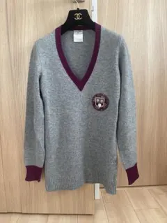 お値下げ♡CHANEL ／シャネル　 エンブレムVネック セーターのサムネイル