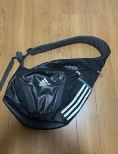 adidas アディダス　斜め掛けバック