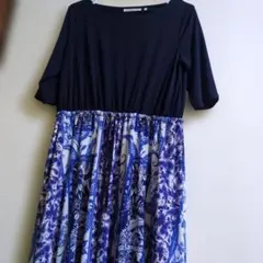 青と白のプリントドレスのサムネイル