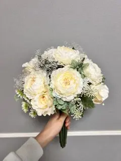 ウエディングブーケ　ホワイト造花バラの花束とブートニアセット