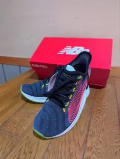 ニューバランスNewBalance FuelCellランニングシューズ初代モデルのサムネイル