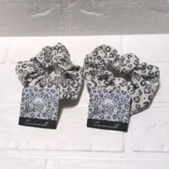 シナモンロール　シュシュ　ヒョウ柄ホワイト　２個セット