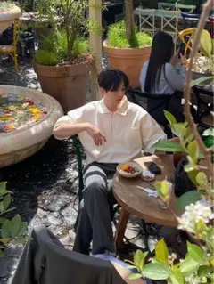 クリーム色 半袖 Tシャツ ジッパー付き