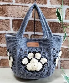 ハンドメイド毛糸モチーフバッグ(肉球　ダークグレー　革タグ付)