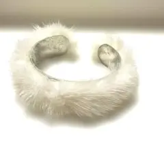 ファーバングル（ファーカフブレスレット）秋冬用　毛皮ふわふわ