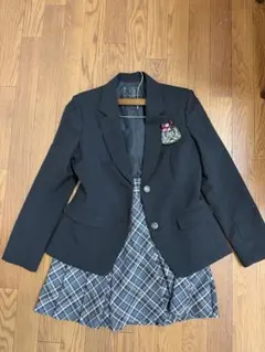 黒ブレザーとチェック柄スカートセット