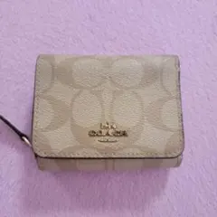 COACH シグネチャー 三つ折り財布 ベージュのサムネイル