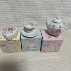 サンリオ　ティーポット　ティーカップ　ハート型小物入れ　キキララ