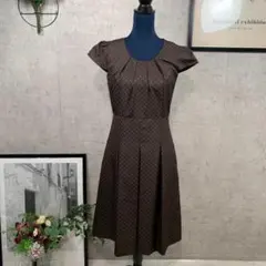 【美品】ひざ丈ワンピース プリーツ 光沢 L ブラウン ドット 半袖