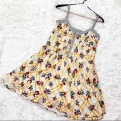 オリーブデオリーブ✨新品　キャミワンピース　イチゴ柄　編み上げ　膝丈（F）