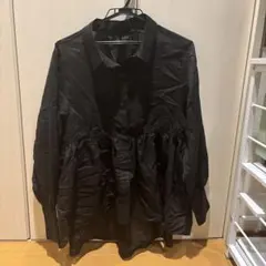 黒の透け感ブラウスのサムネイル