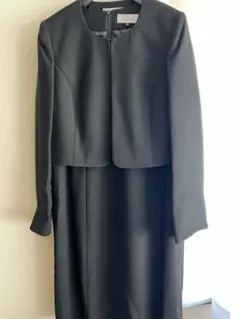 ブラックワンピーススーツ（ボレロ付き）