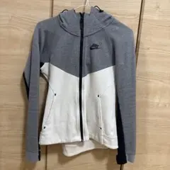 NIKE レディース　パーカー　Sサイズ　グレー