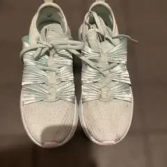 PUMA ミントグリーン スニーカー