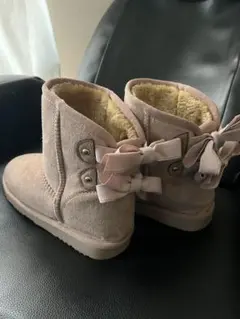 ムートンブーツ　ピンクベージュ　リボン付きブーツ