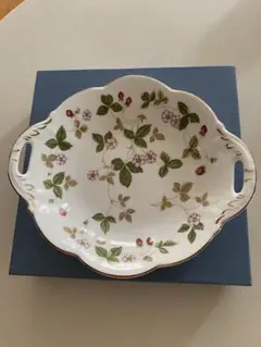 WEDGWOOD ワイルドストロベリー 持ち手付きプレートのサムネイル