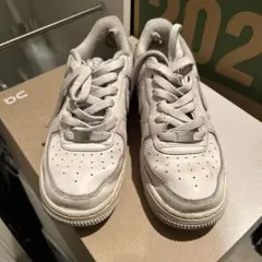 Nike Air Force 1 グレー スニーカー