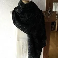 ダークグレーとホワイトのストール