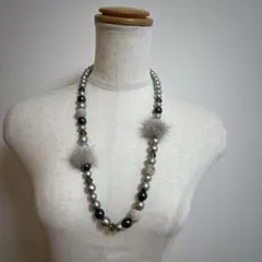 ファー付きビーズネックレス