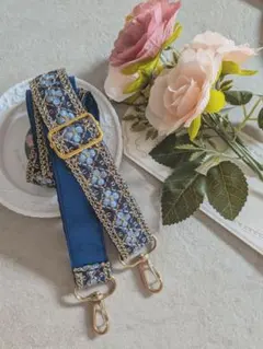 インド刺繍リボン　スマホショルダー　ショルダーストラップ　モザイク柄ネイビー