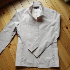 ピンクのジャケットのサムネイル