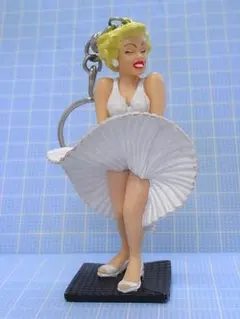 2026年最新】マリリン・モンロー キーホルダーの人気アイテム - メルカリ