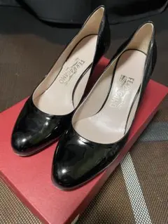 美品　Salvatore Ferragamo 黒 パンプス　23.5cm