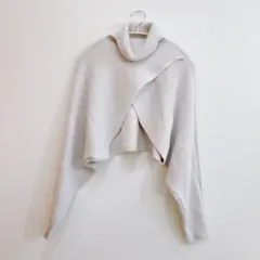 キレイめ✨ アイボリー クロスオーバー　ドルマンスリーブ ショートニット
