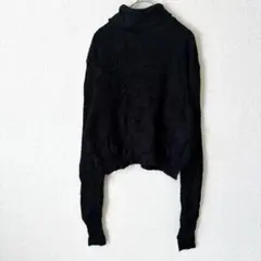 タートルネック ケーブルニット セーター ブラック クロップド丈 無地