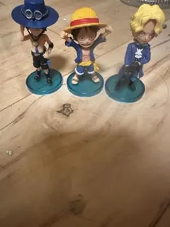 ぱ*読様 ワンピース ワーコレ ラグナシア 限定 激レア 三義兄弟セット　ルフィ