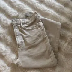 週末セール　upper hights アイボリー スリムフィットデニムパンツのサムネイル
