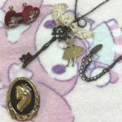 アリスモチーフ アクセサリーのサムネイル