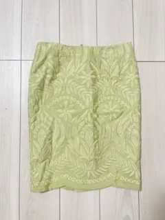 アドーア　膝丈　刺繍　スカート タイト　花　植物　38 ドロアー　黄緑　綺麗のサムネイル