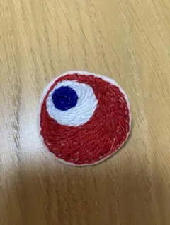 コミャクのブローチ　ハンドメイド