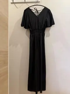 【美品】*⭐︎ ワンピース ブラック Vネック フレアスリーブ バックリボン*⭐︎