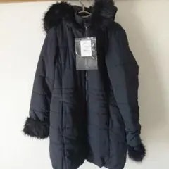 フード付き黒ダウンジャケット