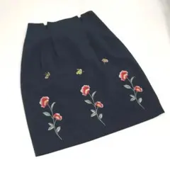 Noela ノエラ 刺繍 スカート ネイビーのサムネイル