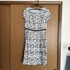 23区　グレー系パターン 半袖ひざ丈ワンピース