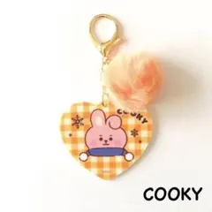 BT21 ファミマ限定 ポンポンつき アクリルキーホルダー　COOKY
