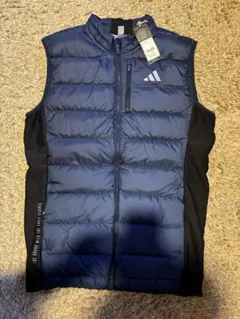 新品　定価18.000円　アディダス　中綿ダウンベスト