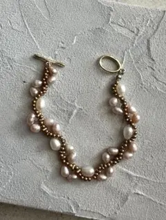 淡水パールと金色ビーズのブレスレット