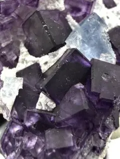 虹 キューブ ブルー フローライト 983ct 蛍石 原石 鉱物 天然石 - メルカリ