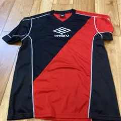 umbro サッカーウェア 黒赤 Vネック