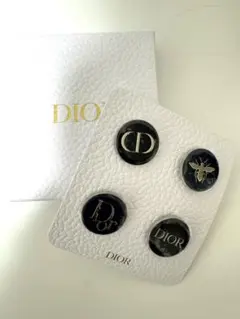 y*k様 Dior ピンバッチ4個セット