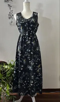 黒花柄ノースリーブロングワンピース